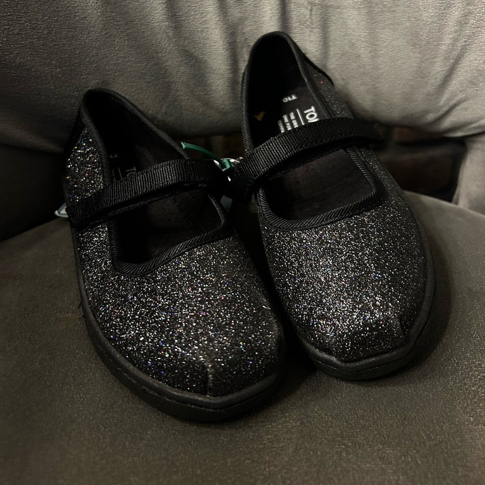 Toms, Size 10 NWT